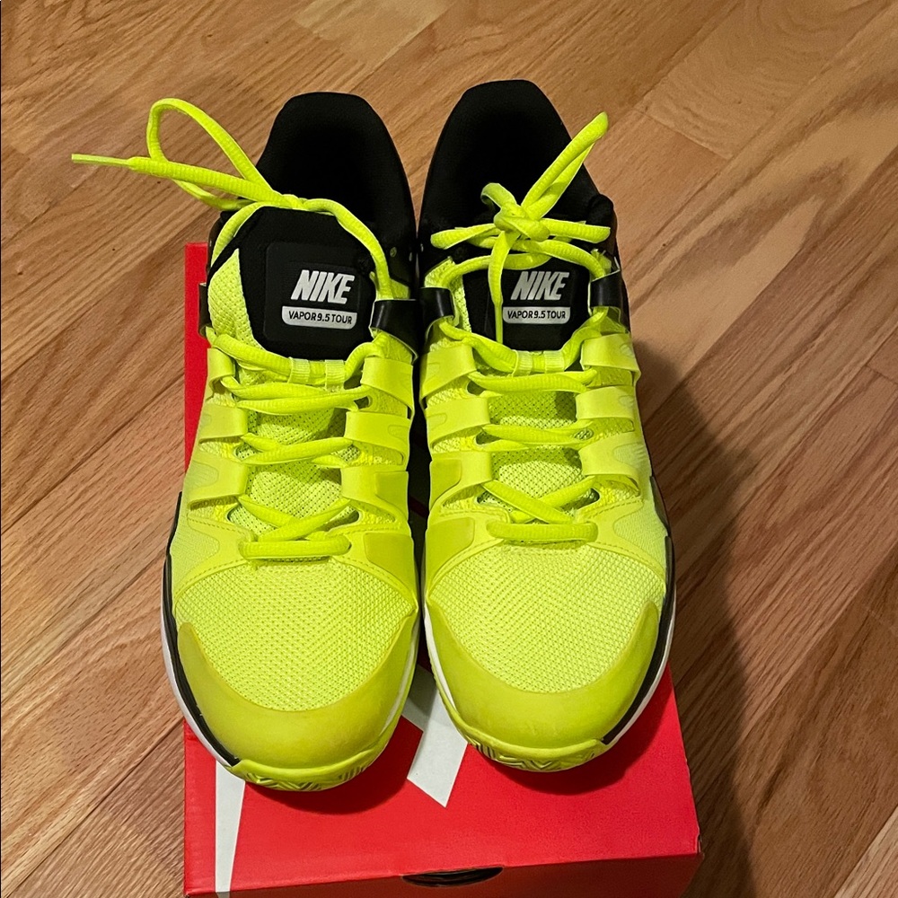 Nike Federer Zoom Vapor 9.5 Tour Tennis Shoes 
Men’s Size 10